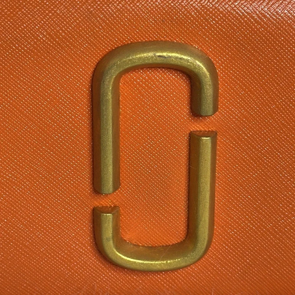 💯Authentic Marc by Marc Jacobs Orange Zip Wallet🍀